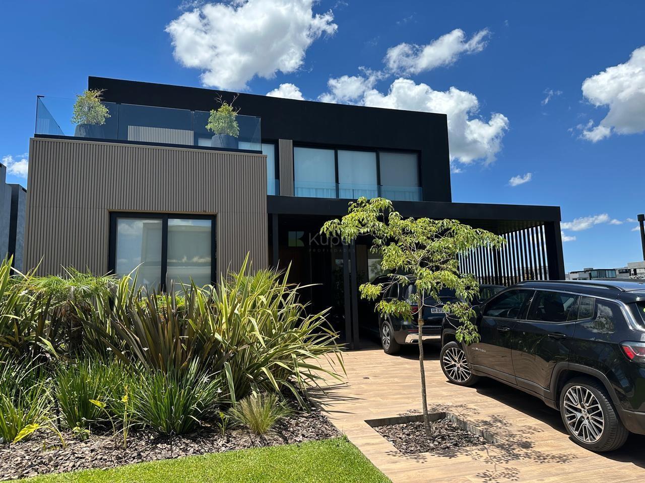 Casa en Venta sobre el rio en El Yacht, Nordelta