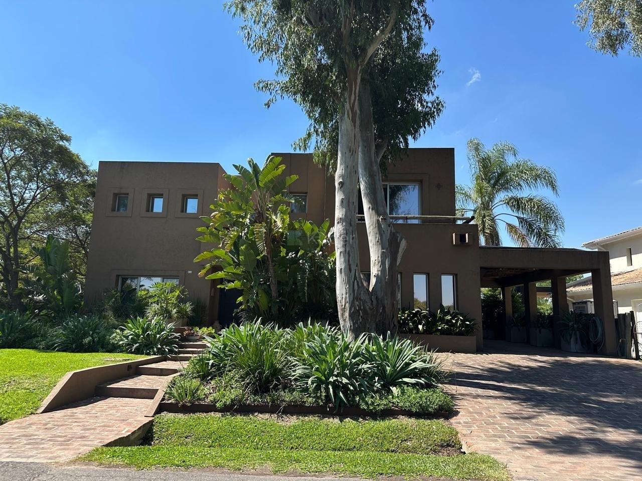 Casa en venta frente al lago, calidad premium, 4 suites, en Laguna del Sol, Pacheco 0