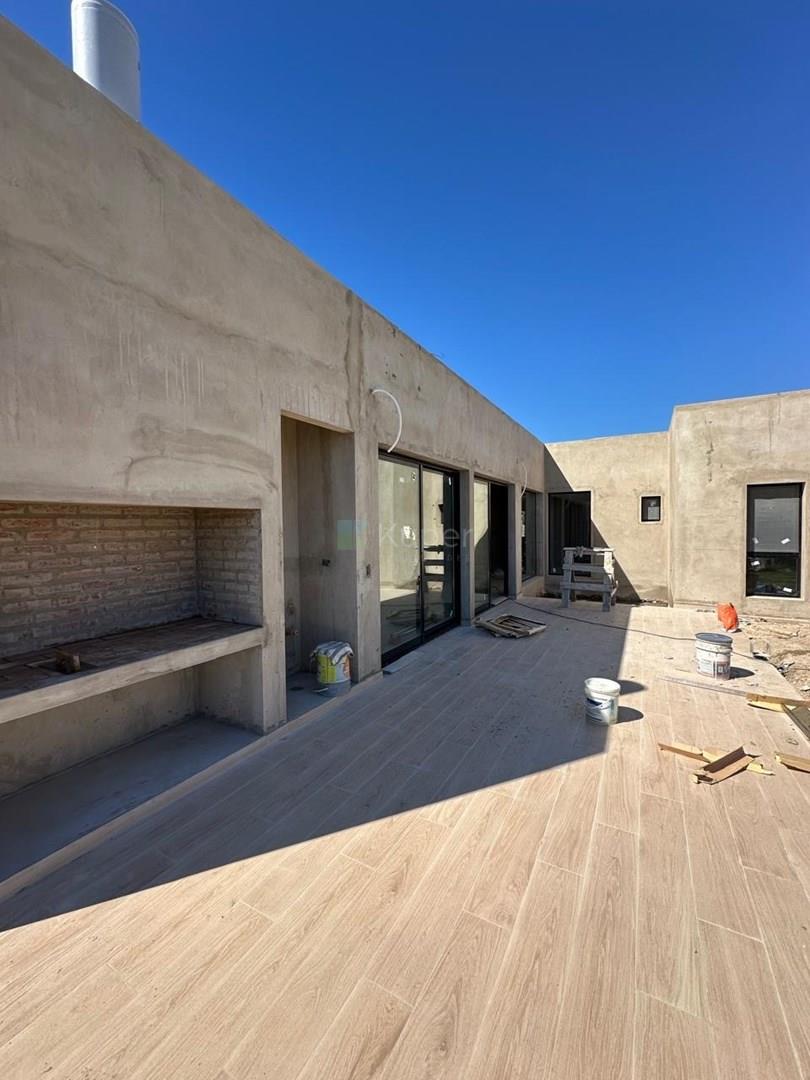 Casa en venta en una planta con 4 dormitorios en Laguna Grande, Villanueva.