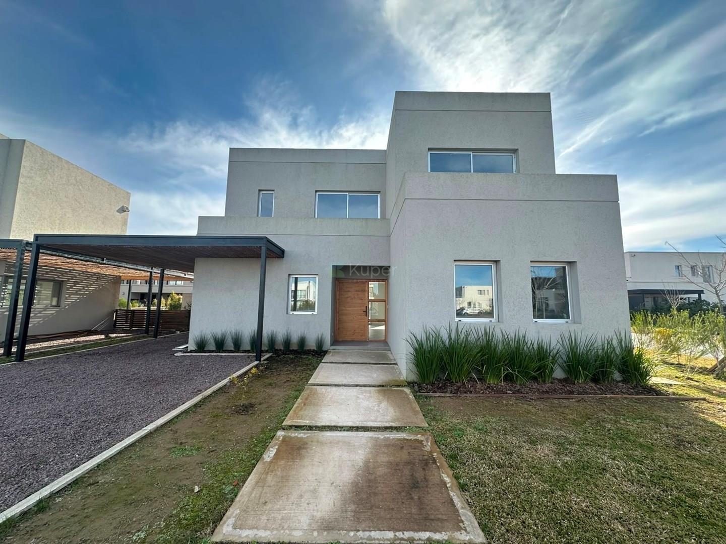 Casa en venta de 5 dormitorios con suite en planta baja, Carpinchos, Nordelta