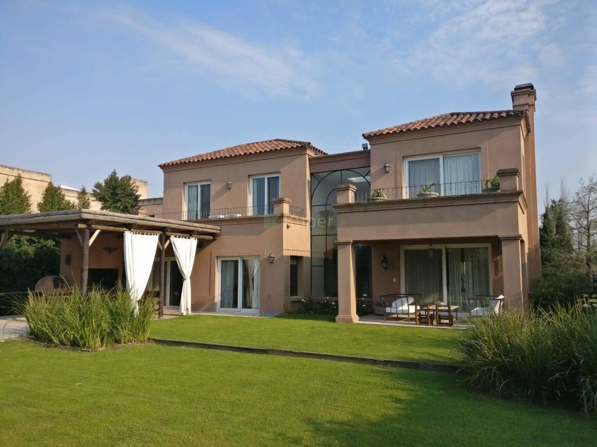 Casa en alquiler anual con 4 dormitorios en Pacheco Golf