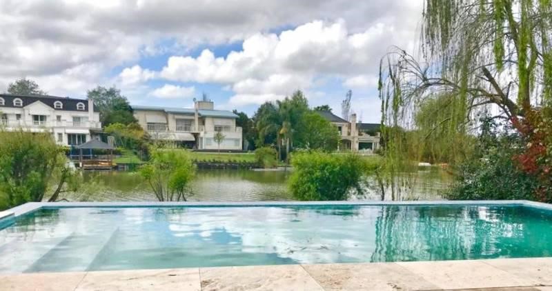 CASTORES-LAGO CENTRA