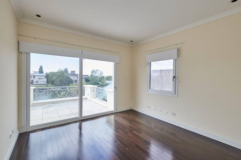 JUNIOR SUITE 1
