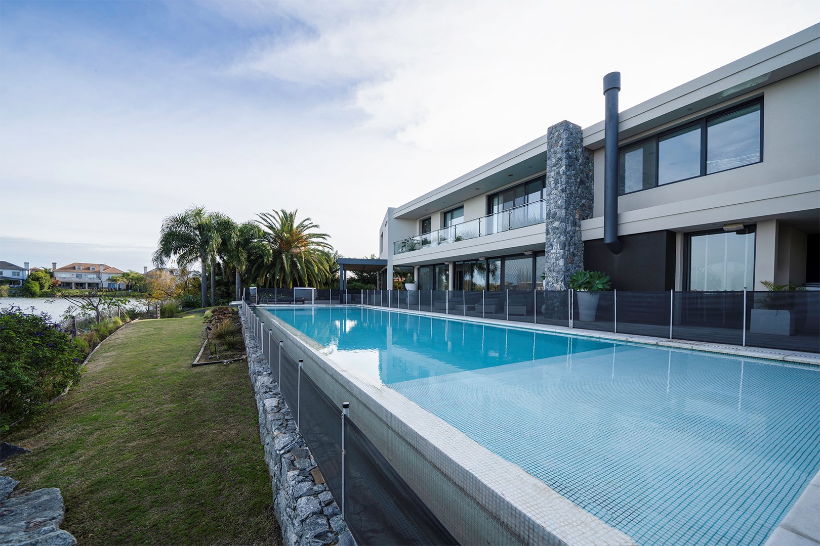 LAGO-CASA MODERNA