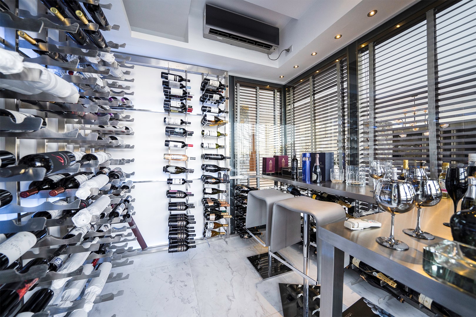 CASTORES-VINOTECA