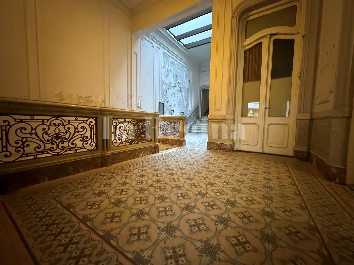 HOTEL-LOBBY