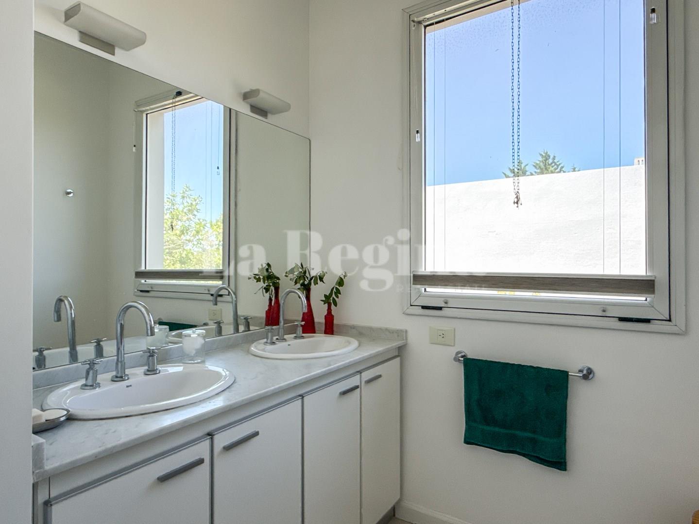 BAÑO COMPARTIDO