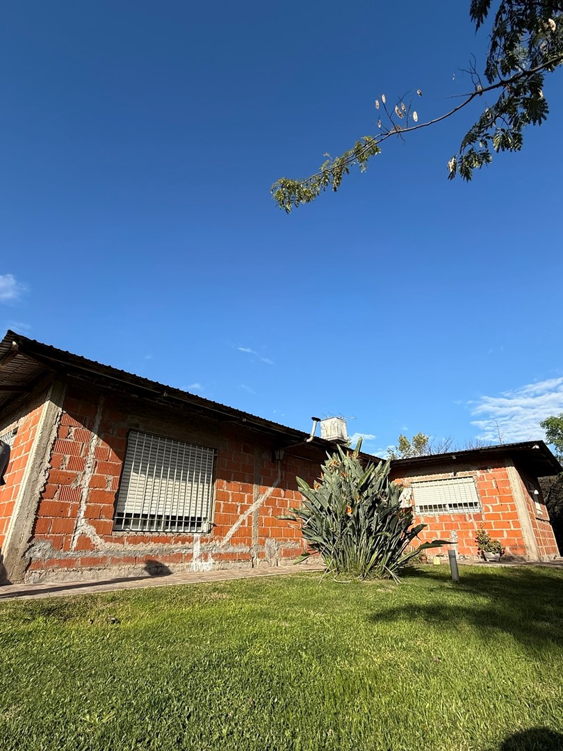 Casa con Gran Jardín en Venta – Villa Morra, Pilar - Las Piedras 600