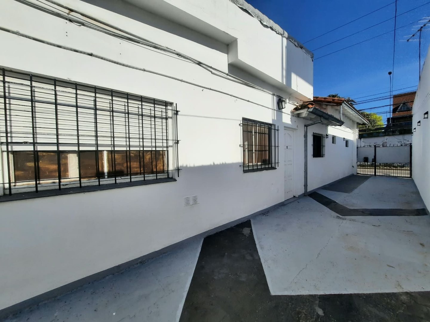 Av. Hipólito Yrigoyen 1500