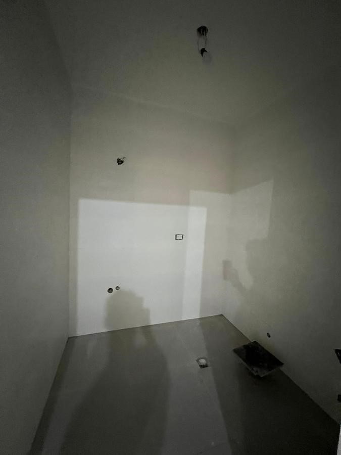 2072212904.jpg