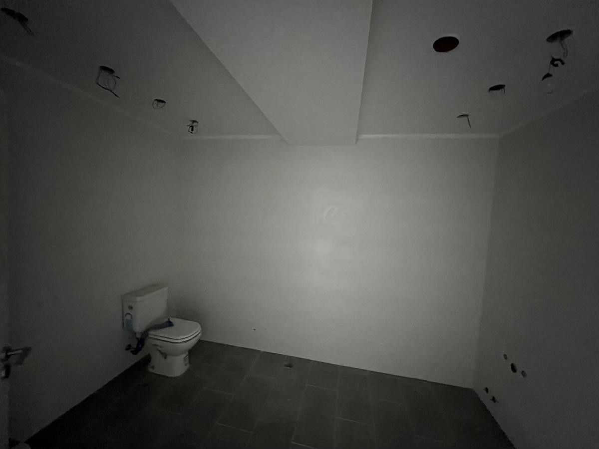 2072212913.jpg