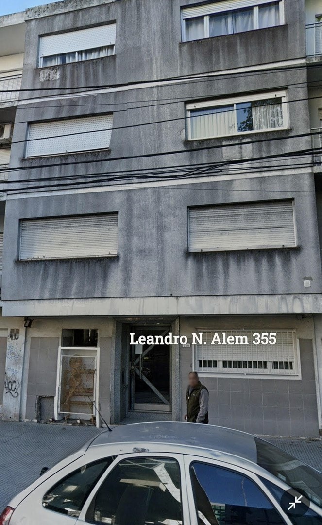 LEANDRO N.ALEM 300