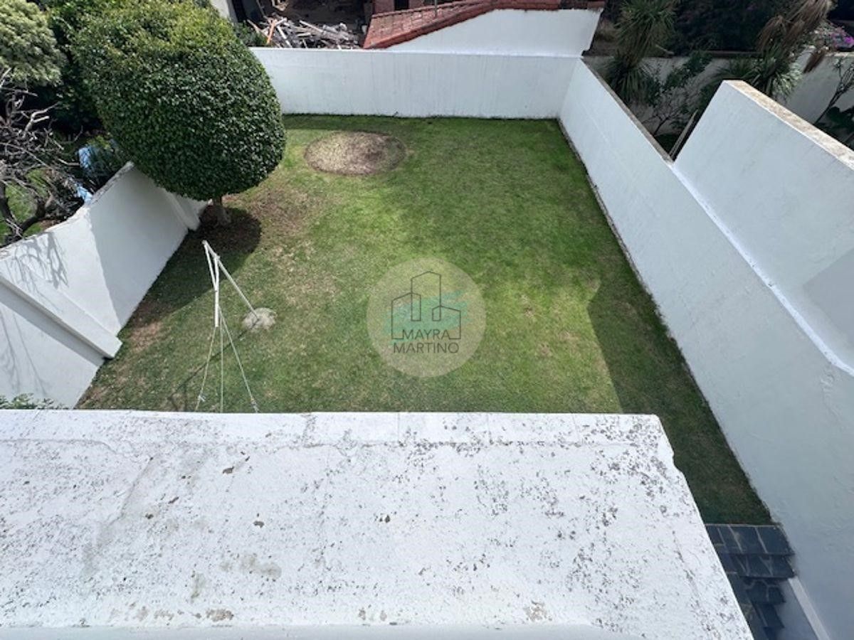 2044958092.jpg