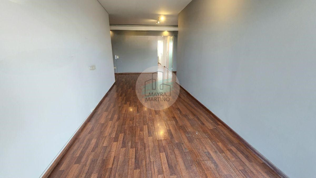 2051187637.jpg