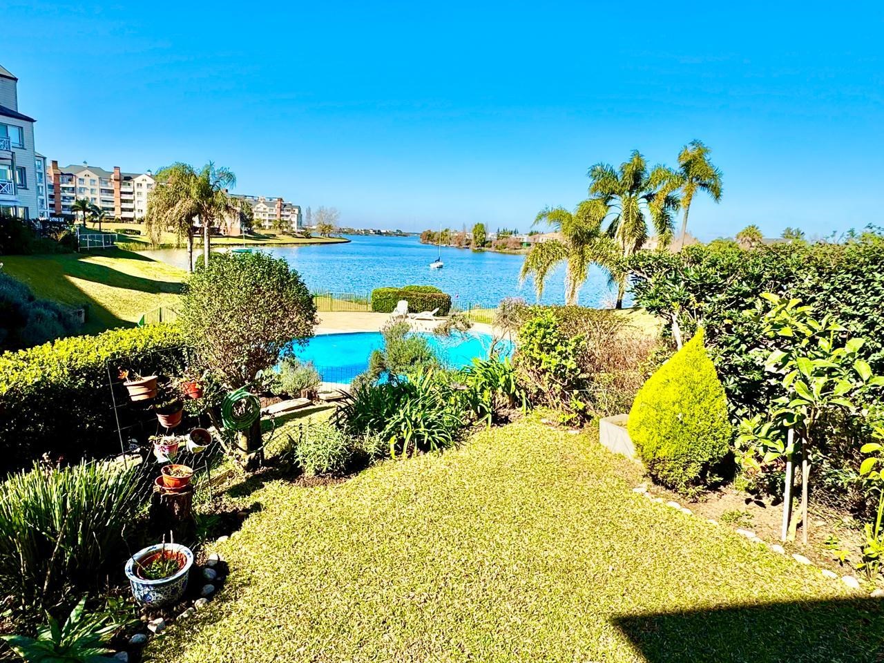 Condominios de la Bahia