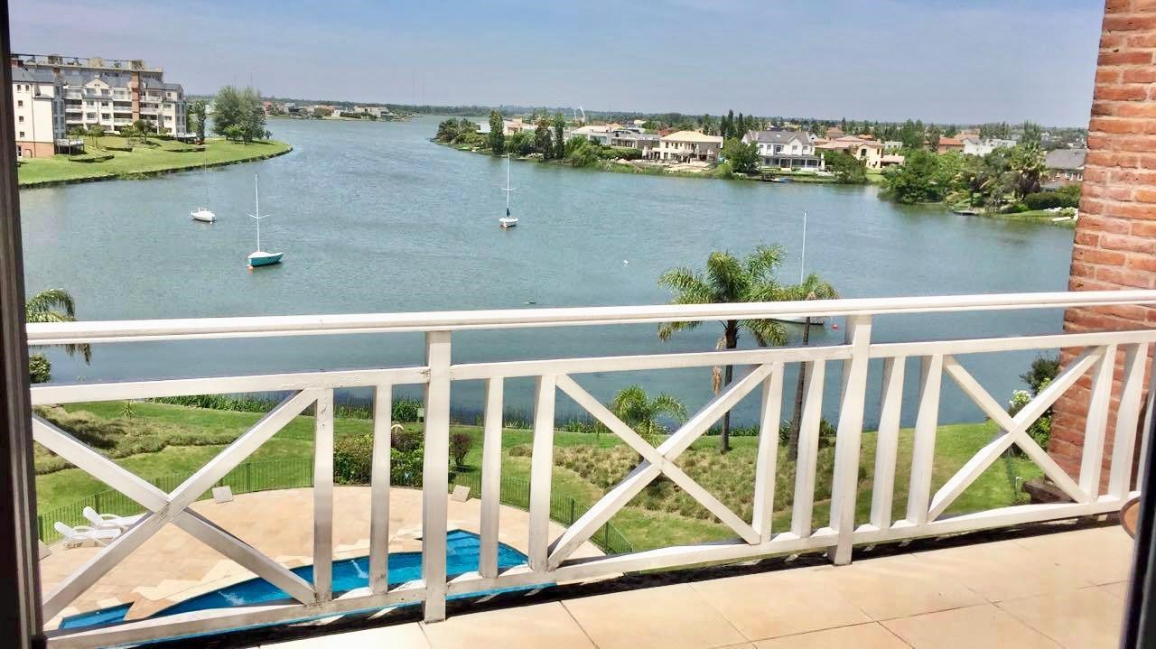 Condominios de la Bahía 100