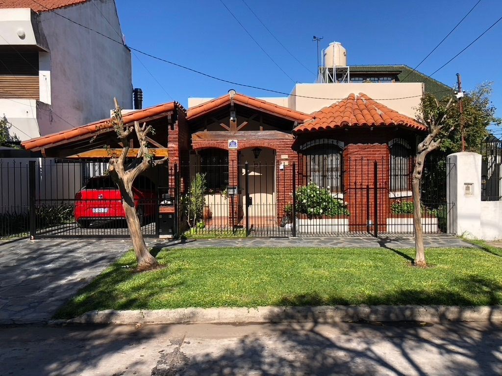 Chacabuco esquina Don Pelayo
