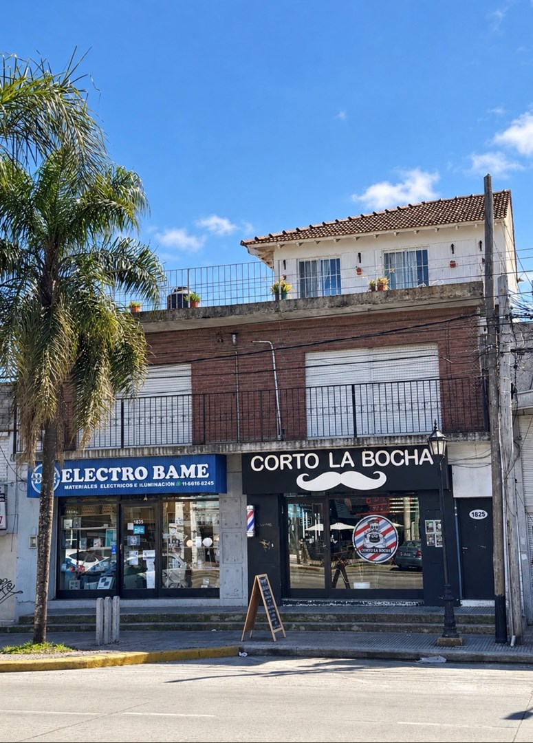 Av. Hipolito Yrigoyen 1200
