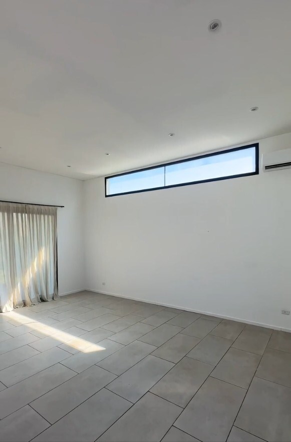 boulevard de todos los santos, Vila Marina 1 4300