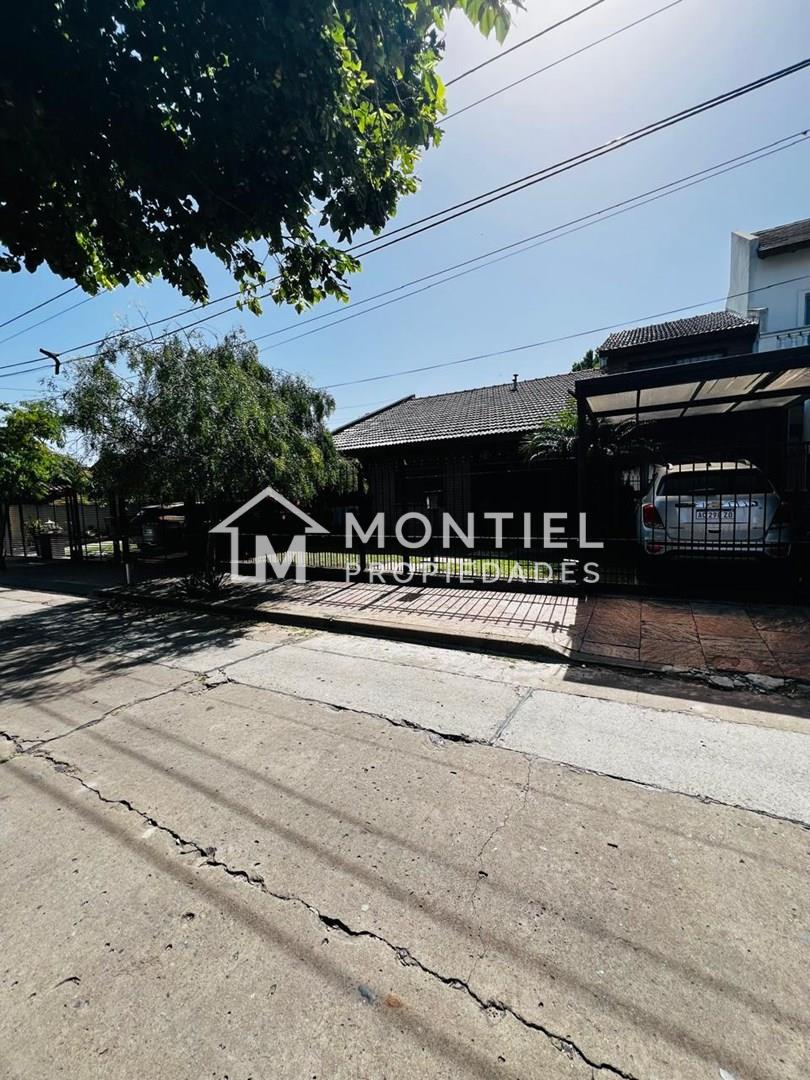 De Los Claveles 2500