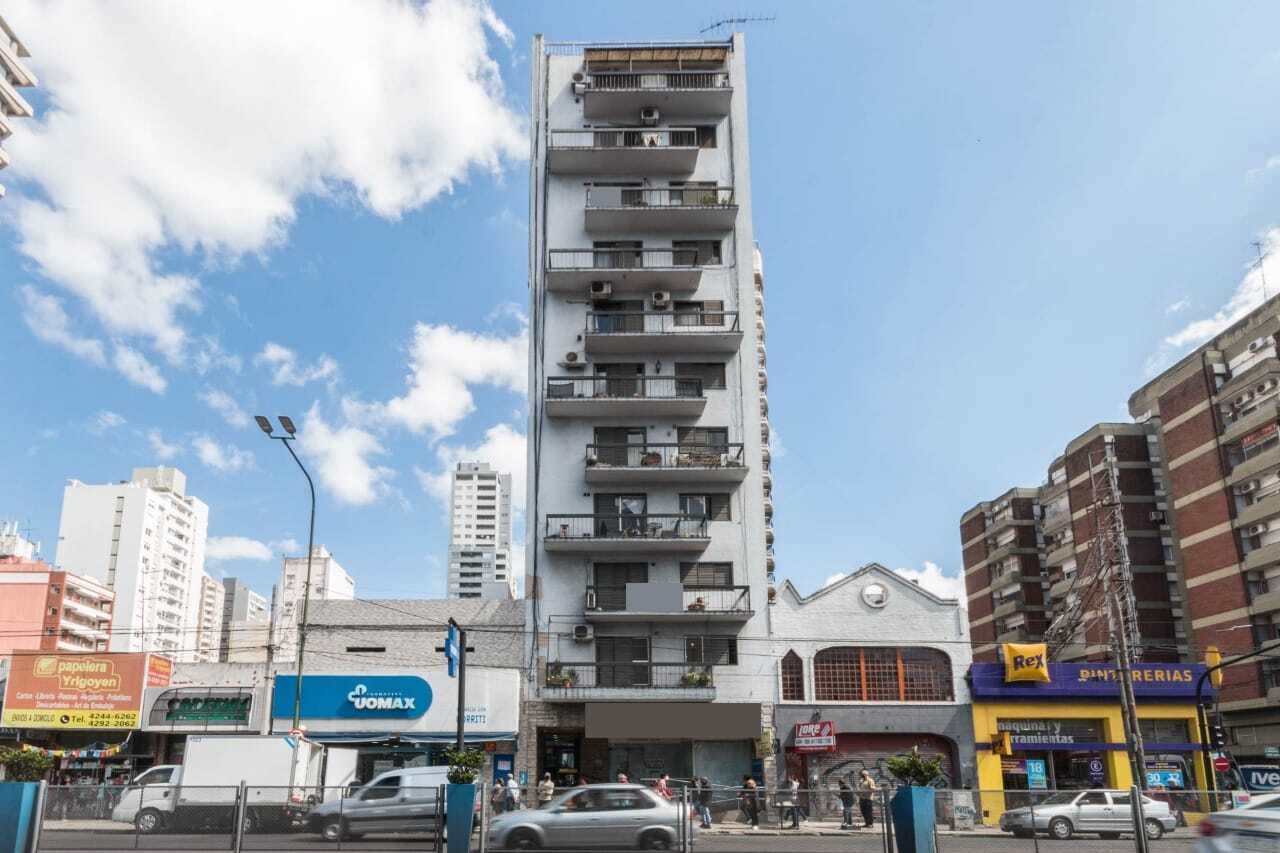 Av. Hipólito Yrigoyen 9100