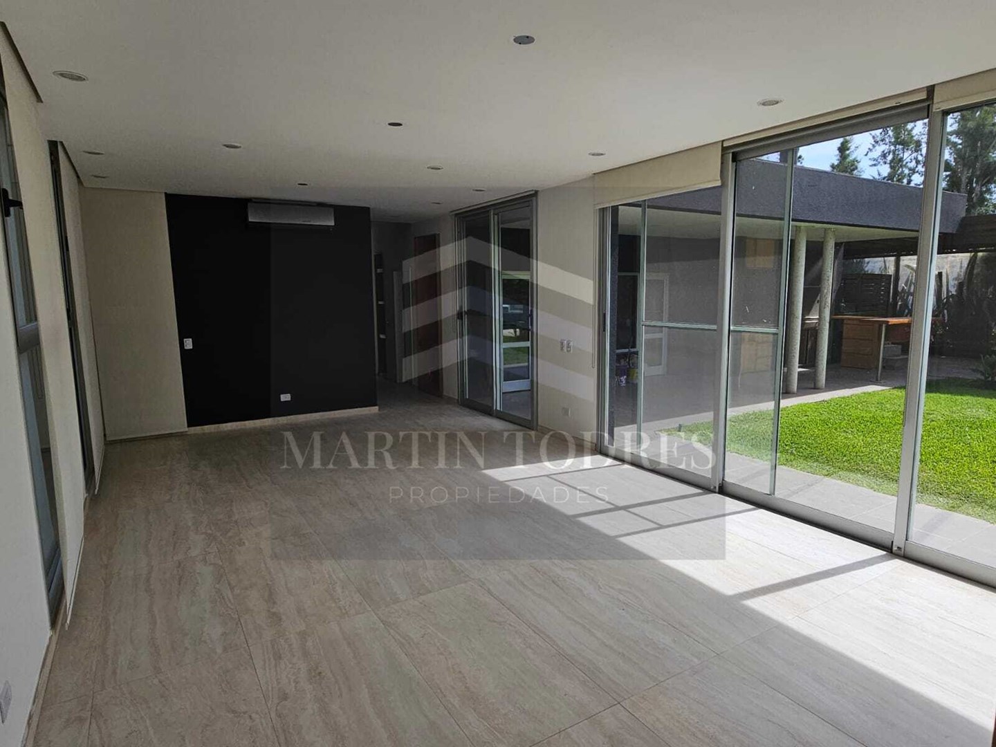 Av Italia , san isidro labrador 5000