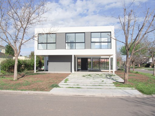 Casa A Estrenar en venta en barrio Los Eucaliptos, Haras de Santa María