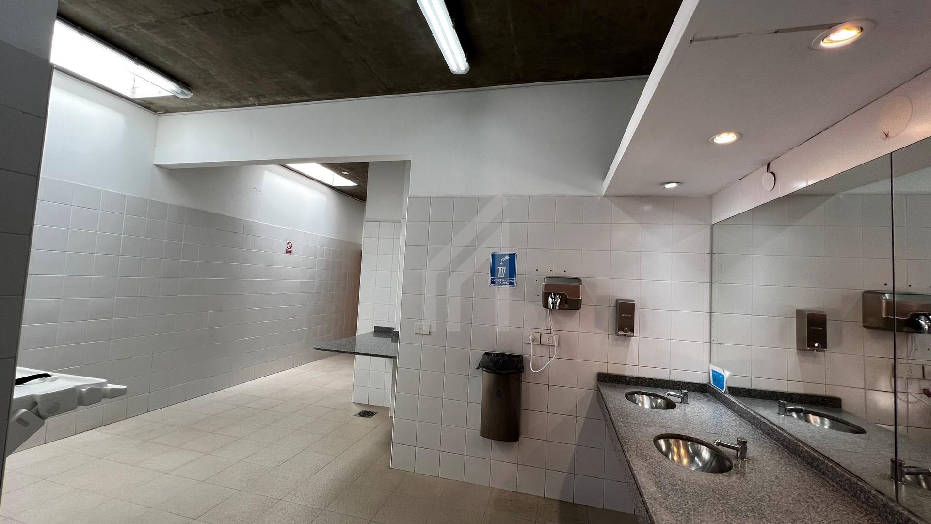 Toilette del House