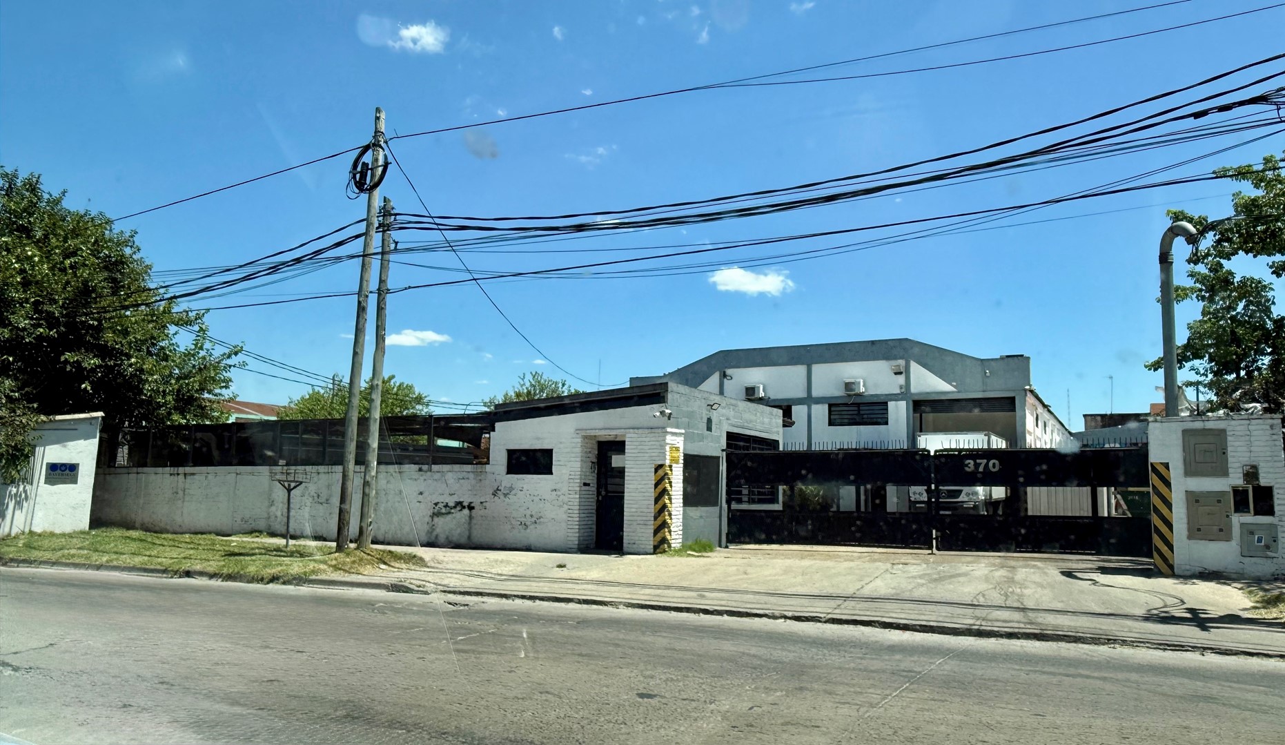 LAMADRID 300