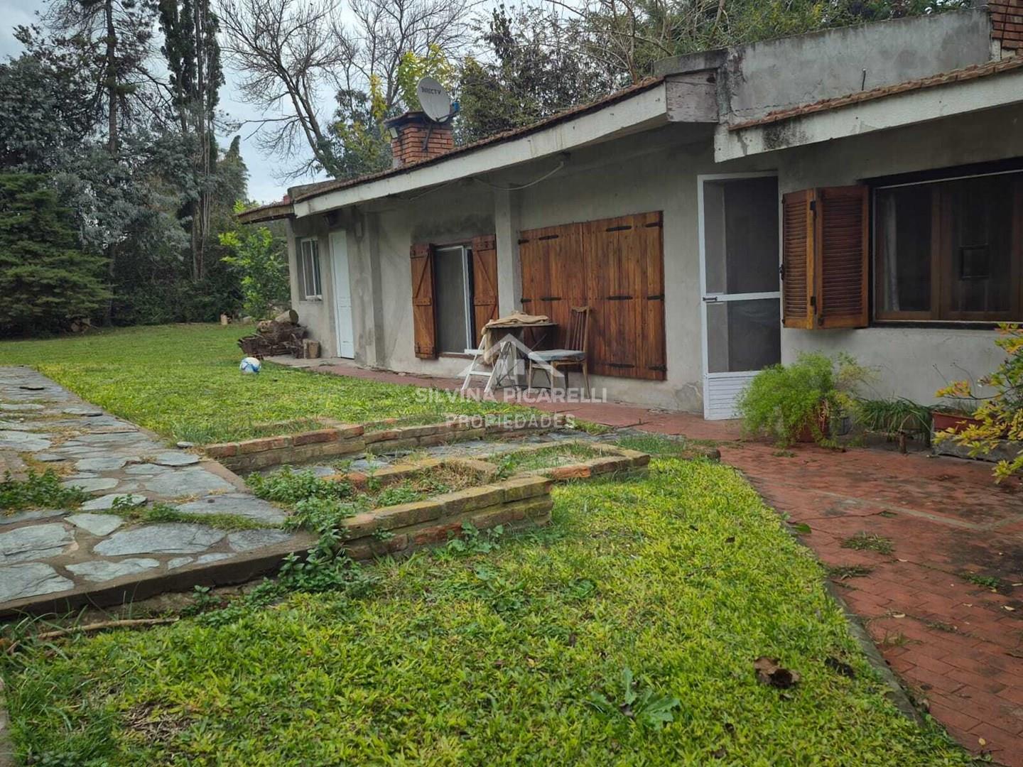 VENTA CASA SOBRE DOS LOTES ,  BARRIO PARQUE SAKURA CALLE MISTRAL ENTRE CANE Y CAPDEVILA