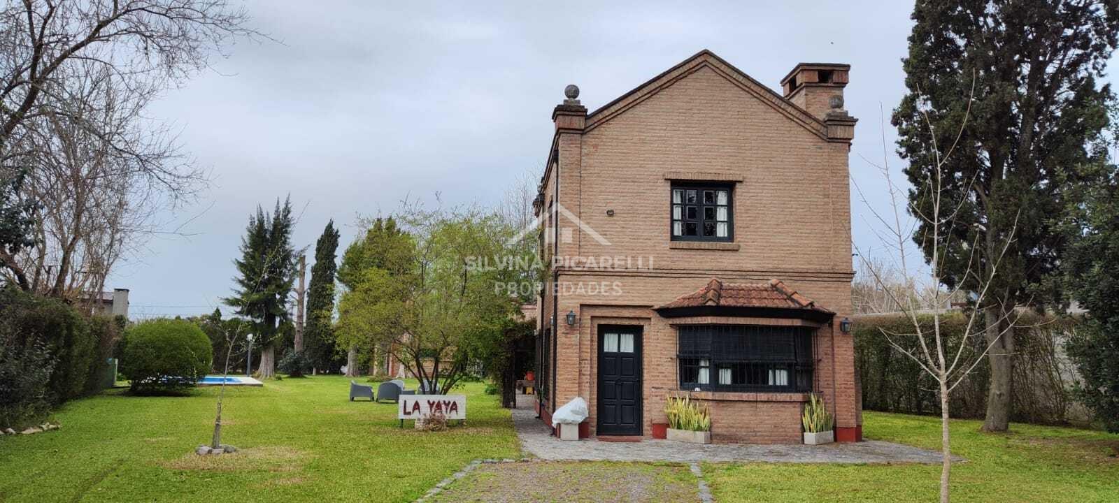 CASA SOBRE 2 LOTES - PILETA COCHERA Y DOBLE INGRESO