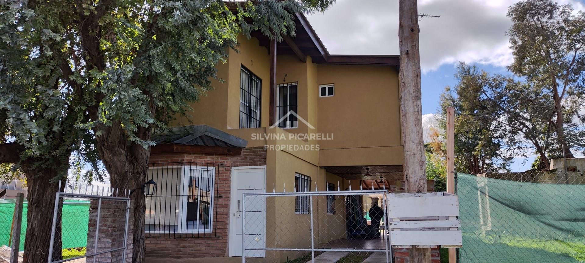 ALQUILER, CASA CON PILETA, 3 DORMITORIOS - LOS CARDOS