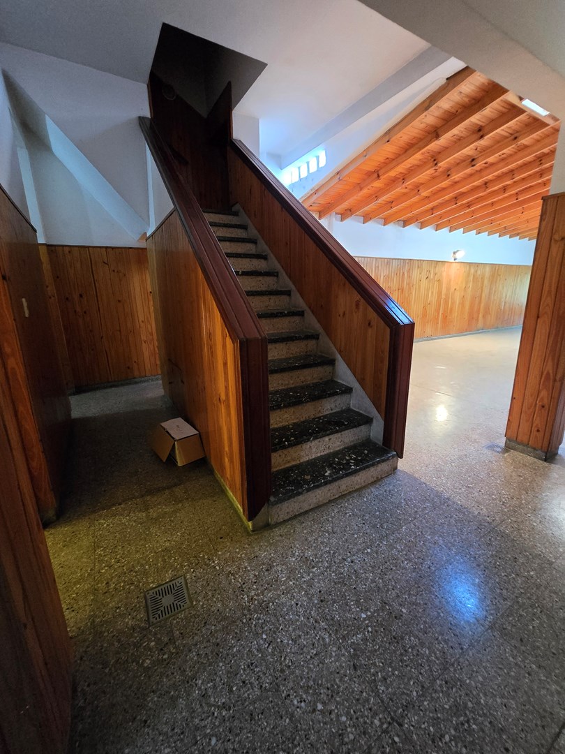 Escalera en Salón