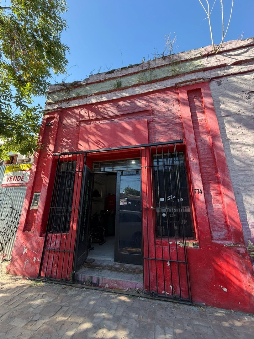 Hipolito Yrigoyen 700