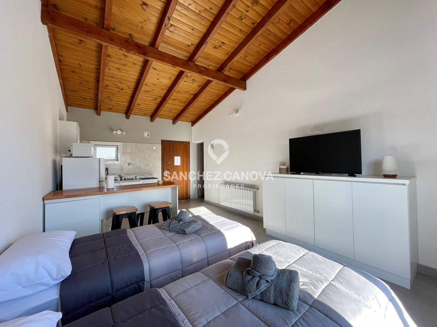 Maria Ayelen 5500, 1 3