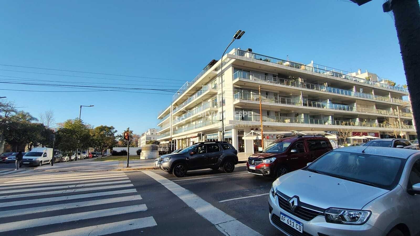 HOLMBERG 2300  ESQUINA OLAZABAL 2300