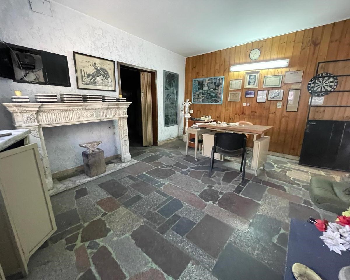 1899265725.jpg