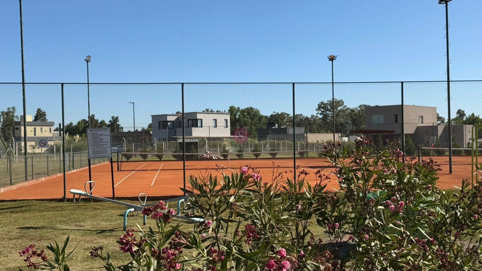 Santa Lucía, Pilar del Este, Pilar 100