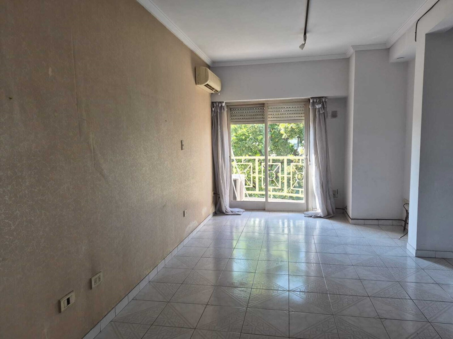 Av. 12 de Octubre 400