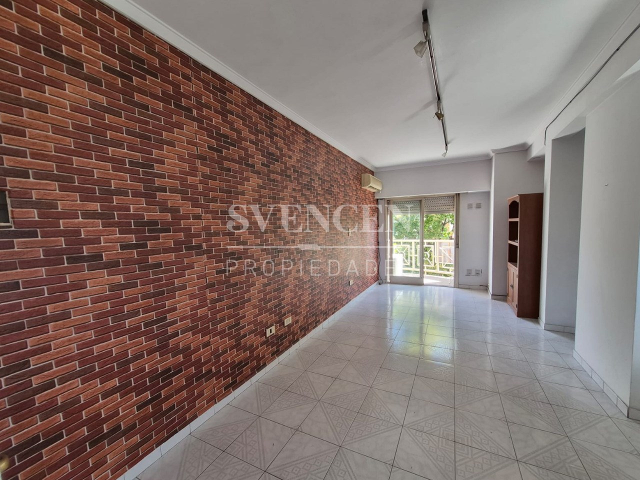 Av. 12 de Octubre 400