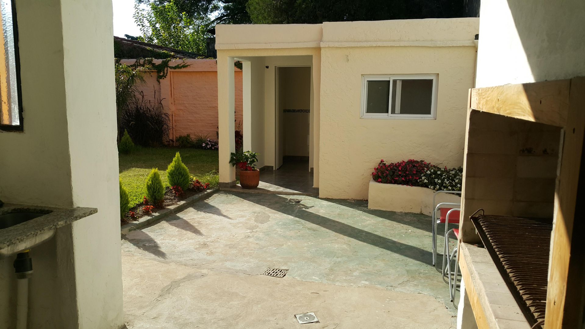 PATIO CON PARRILLA