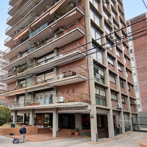 Ladislao Martínez 0, 8 A