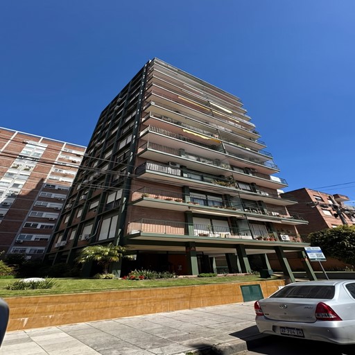Ladislao Martínez 0, 8 A