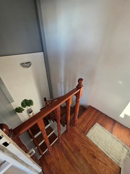 Escalera acceso 10°