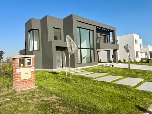 Barrio Village Plaza 3700