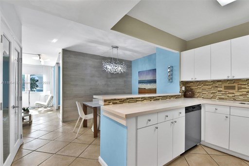 Collins Ave 2300