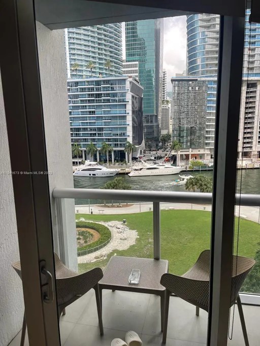 Brickell Ave 400