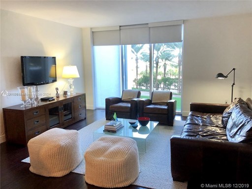 Collins Ave 10200