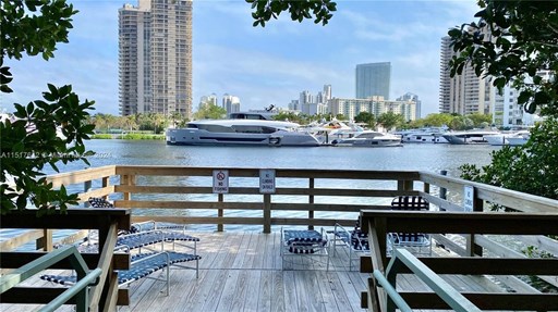 E COUNTRY CLUB DR 19900