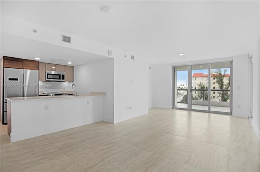 E BAY HARBOUR DR 9200